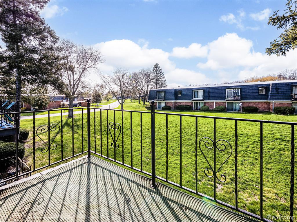 1850 COLONIAL VILLAGE Way, 3, Waterford, MI 48328 — Photo 14