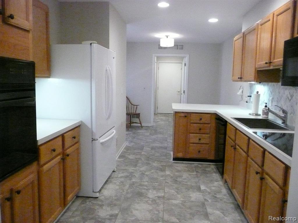 21372 MULBERRY Court, Farmington Hills, MI 48336 — Photo 5