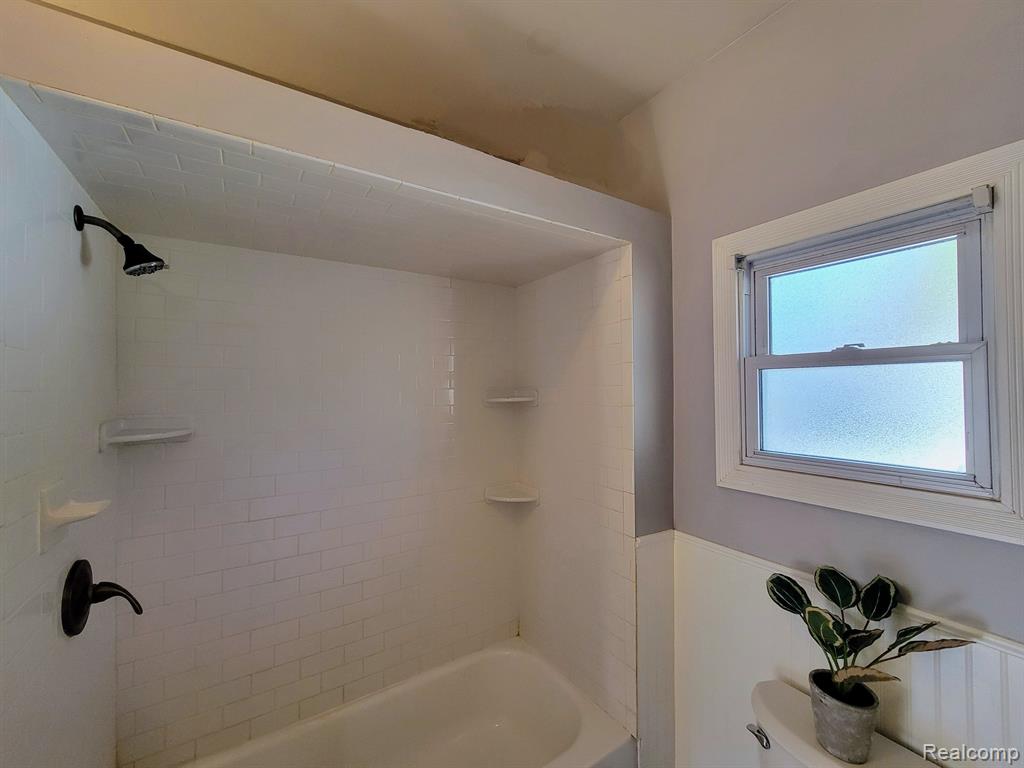 301 Center Street, Holly, MI 48442 — Photo 7