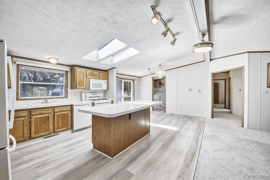 917 E HOADLEY Street, MI 49802 — Photo 11