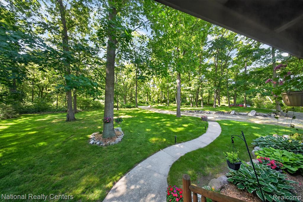 12426 Shaffer Road, Davisburg, MI 48350 — Photo 32