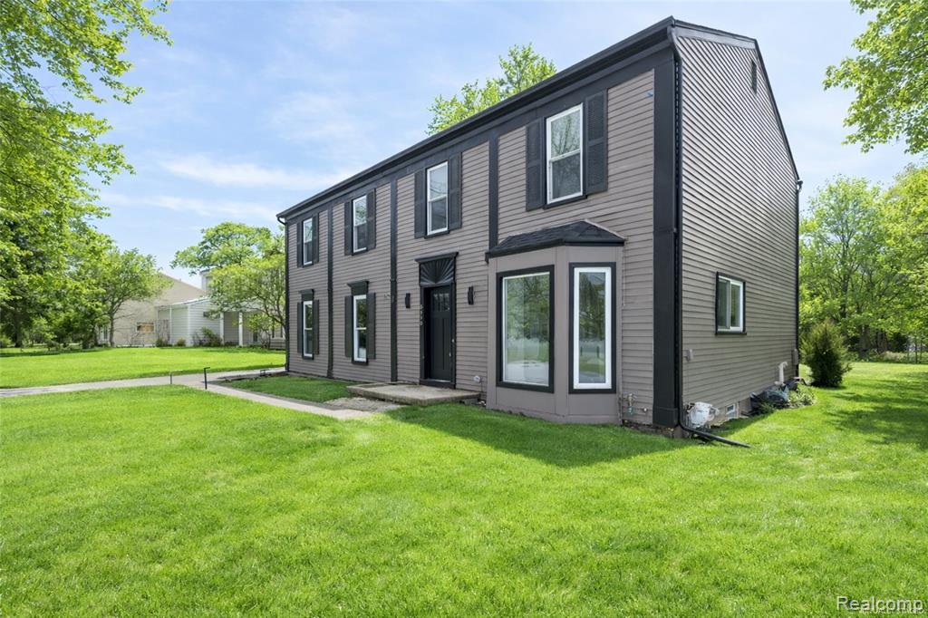 5590 Bayswater Road, West Bloomfield, MI — Photo 2