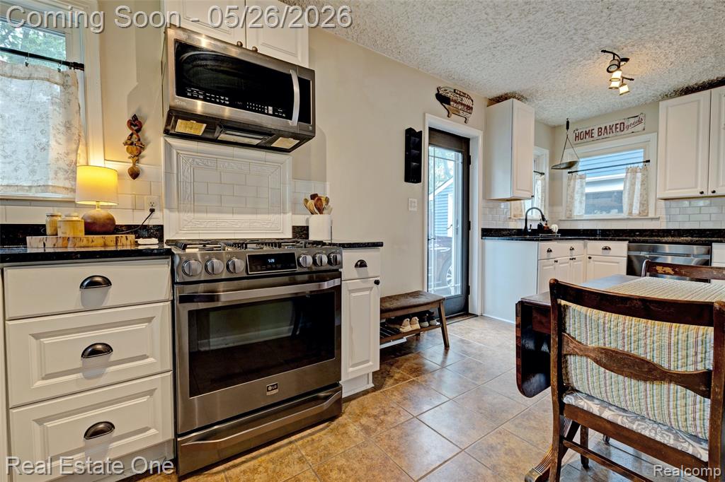 6394 Manson Drive, Waterford, MI 48329 — Photo 7