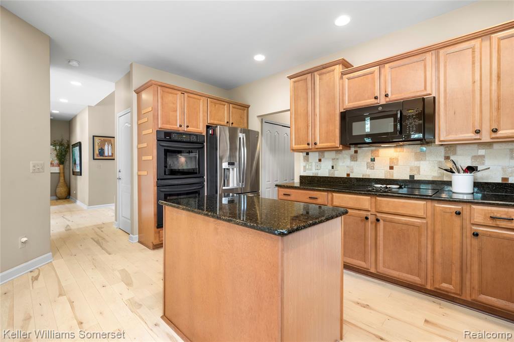8354 Hummingbird, Commerce Twp, MI 48382 — Photo 32