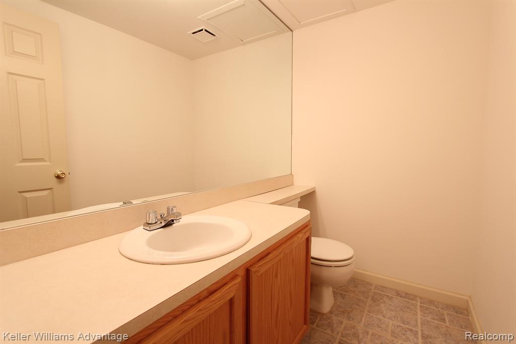 22132 Edgewater, Novi, MI — Photo 18