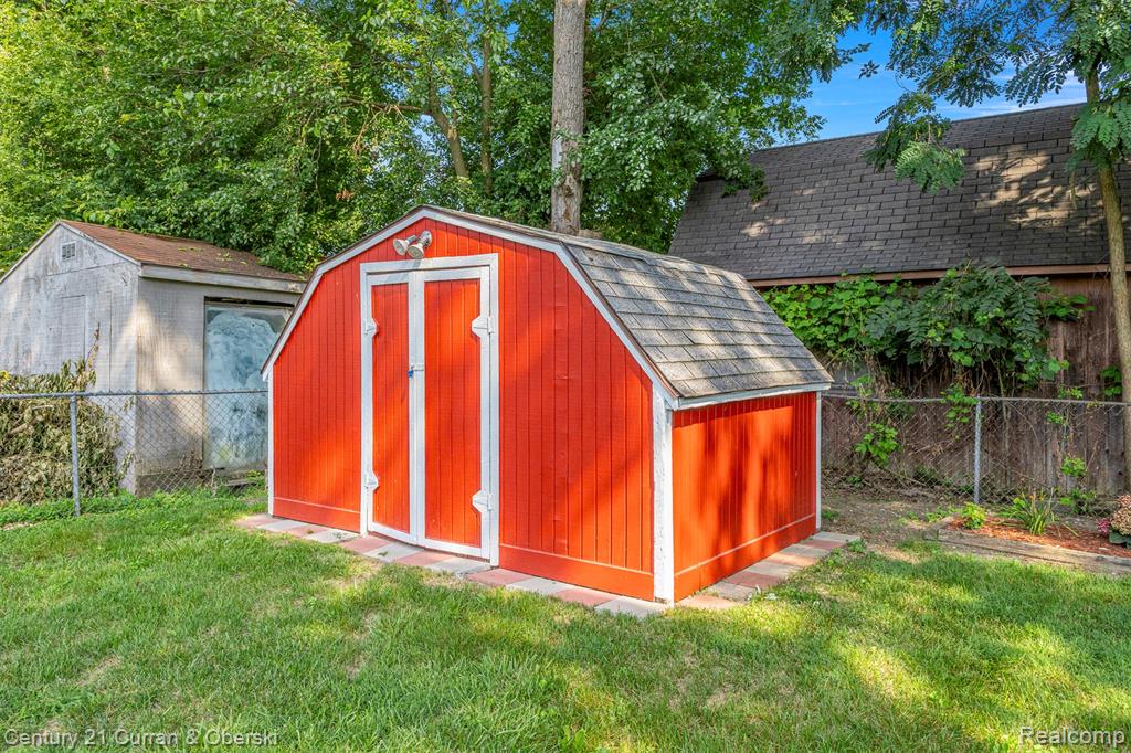 4900 Lakeview Avenue, West Bloomfield, MI 48324 — Photo 23