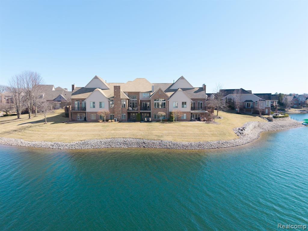 10725 WATERFALL, South Lyon, MI 48178 — Photo 45