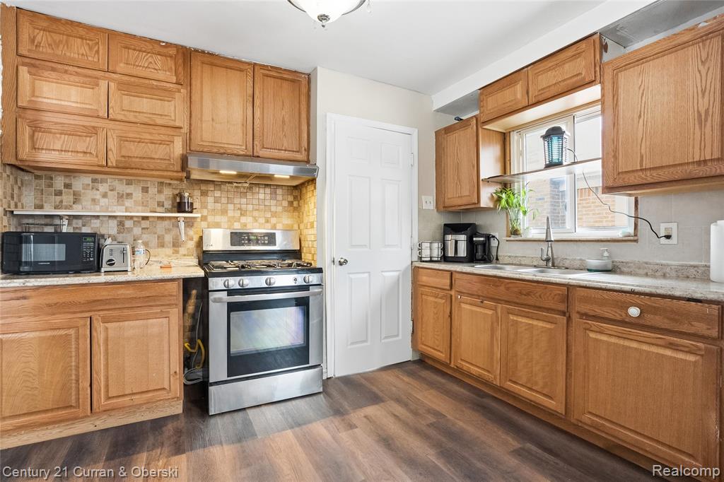 8227 Riverview Street, Dearborn Heights, MI 48127 — Photo 8
