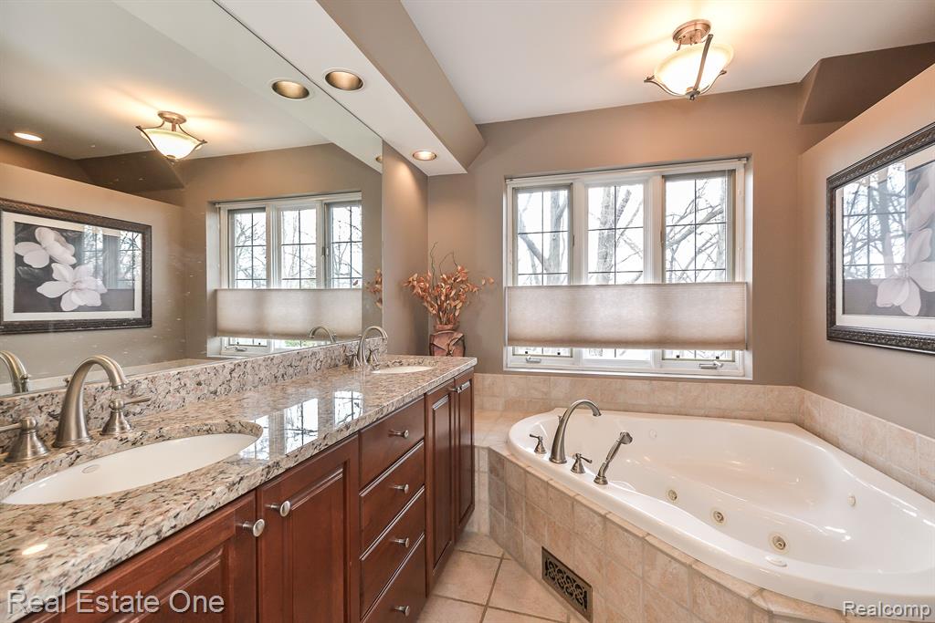 4490 GOLF VIEW Drive, Brighton, MI 48116 — Photo 35