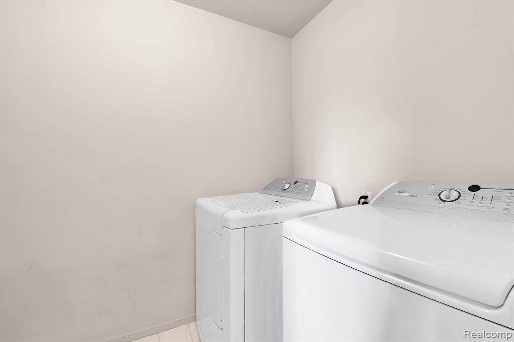 23268 STOFLET Lane, Trenton, MI 48183 — Photo 18