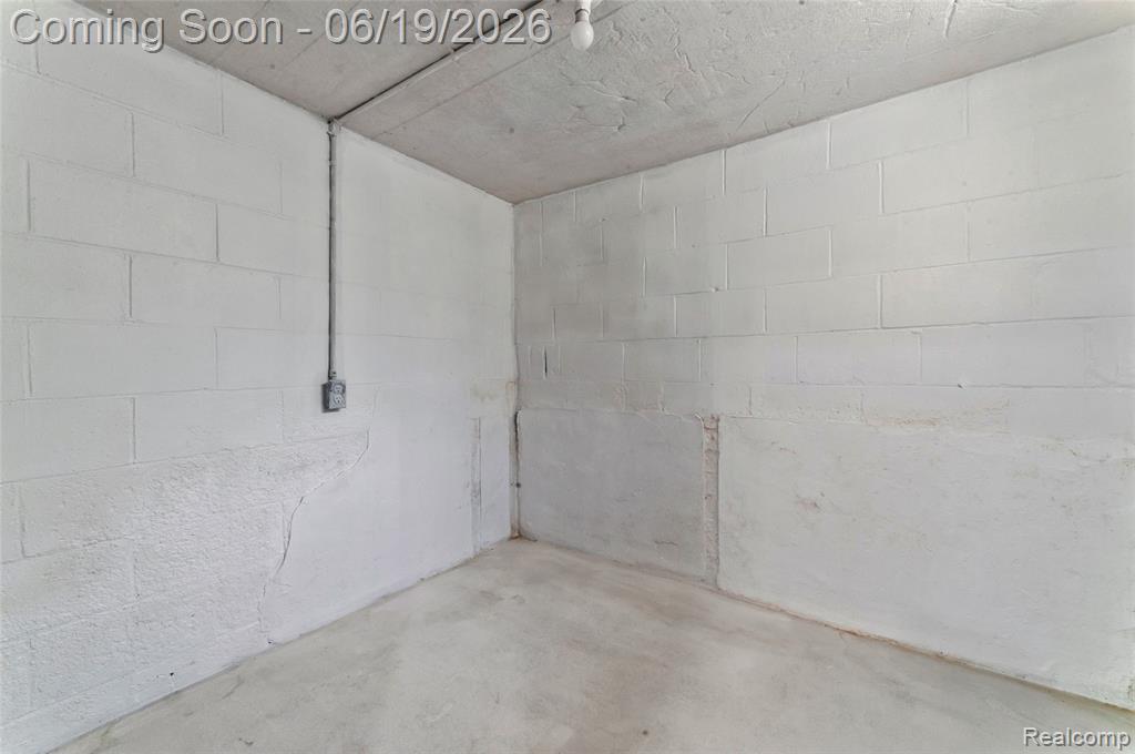 16216 Burgess, Detroit, MI 48219 — Photo 59