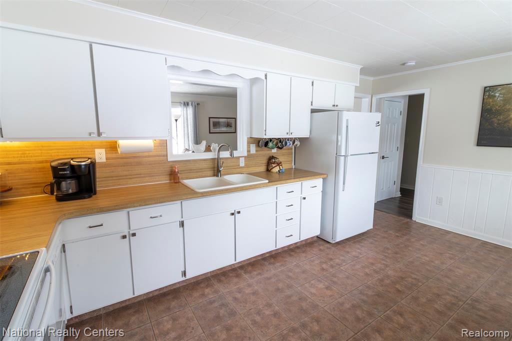 529 N Watkins, Perry, MI 48872 — Photo 10