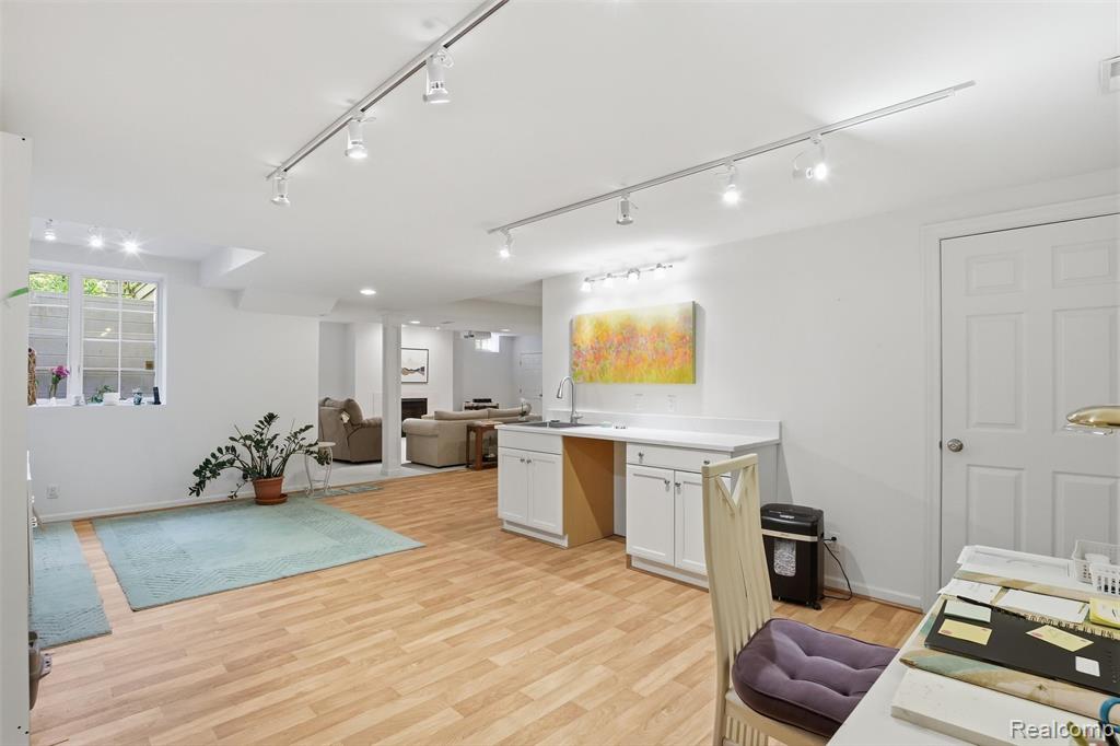 628 Green Road, Ann Arbor, MI 48105 — Photo 33