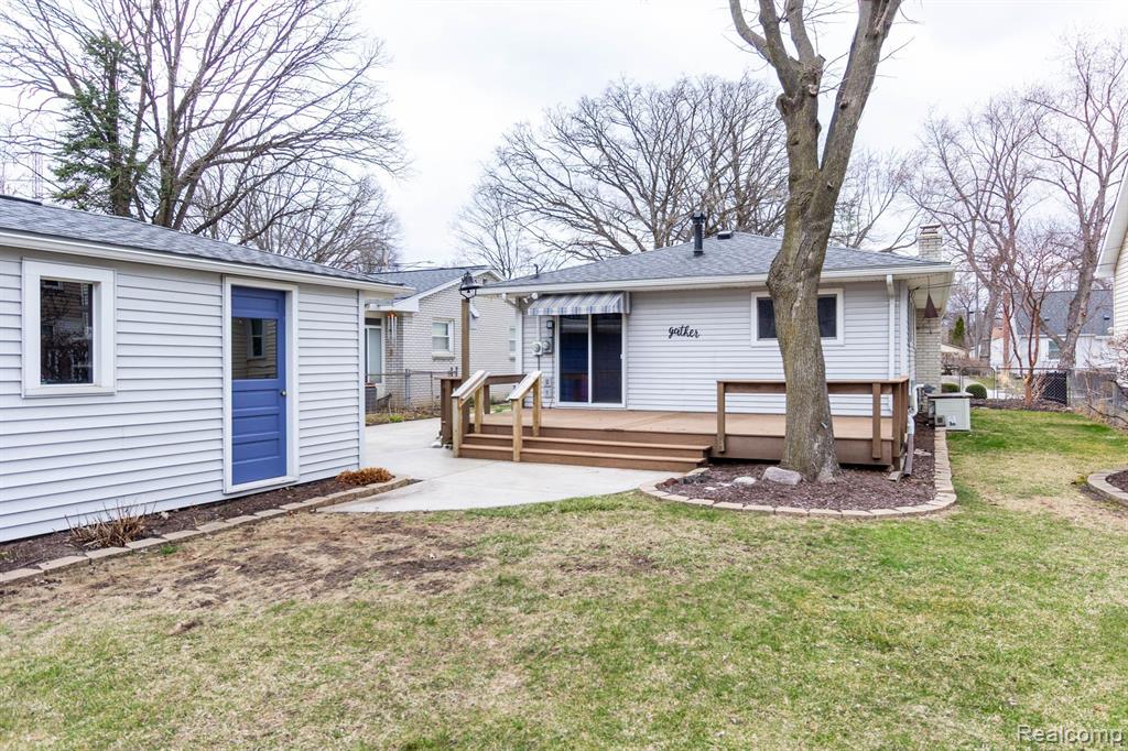 911 MAYFIELD Drive, Royal Oak, MI 48067 — Photo 9