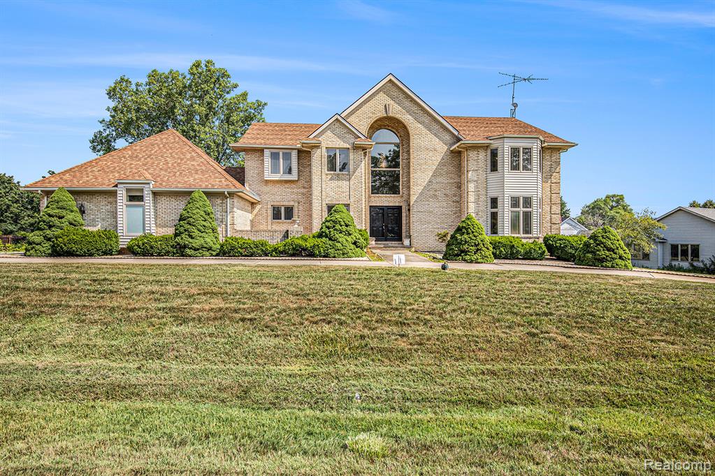 5215 Sunlyn Drive, Grand Blanc, MI 48439 — front exterior
