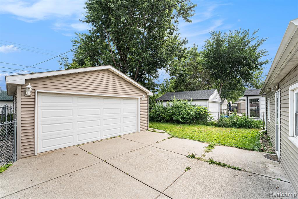 940 Mace Avenue, Madison Heights, MI 48071 — Photo 25