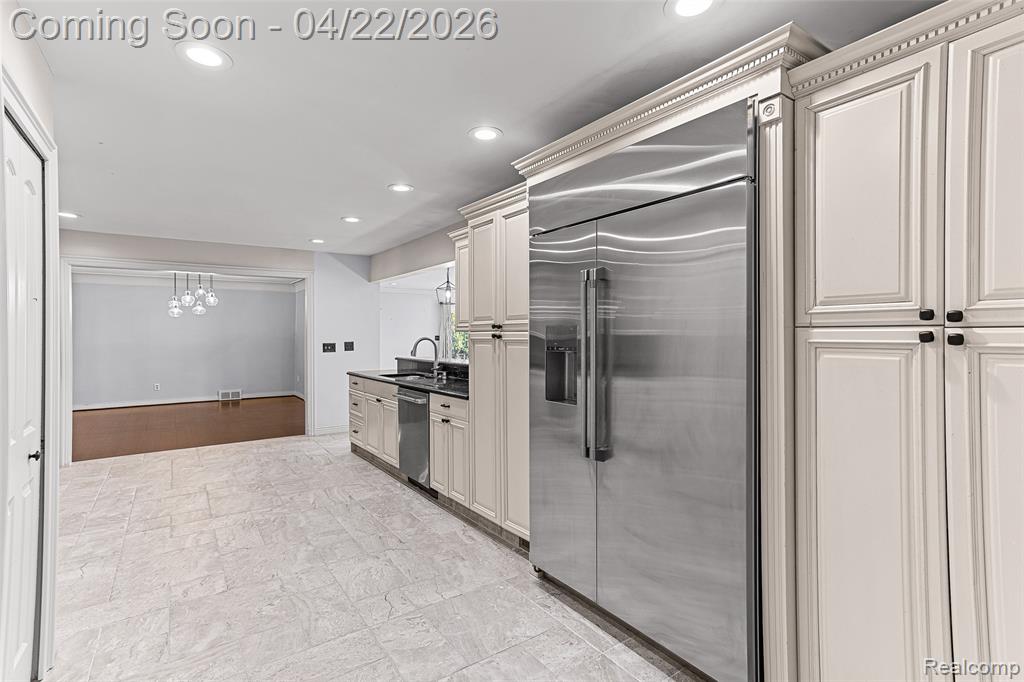 409 Crescent Drive, Dearborn, MI 48124 — Photo 25