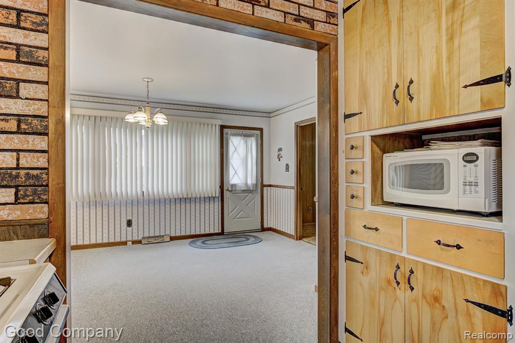 405 CHARLEVOIX Street, Clawson, MI — Photo 9