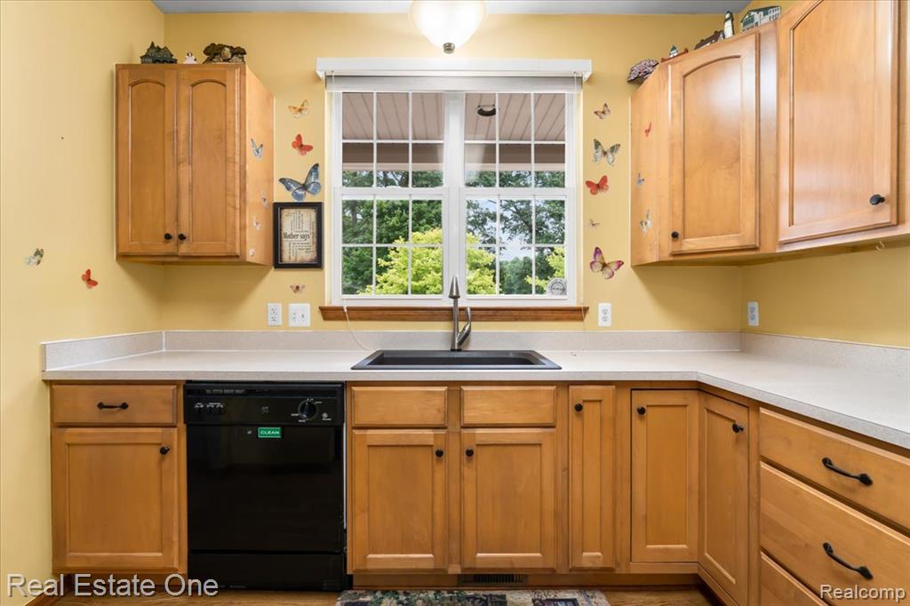 9952 Tioga Trail, Pinckney, MI 48169 — Photo 12