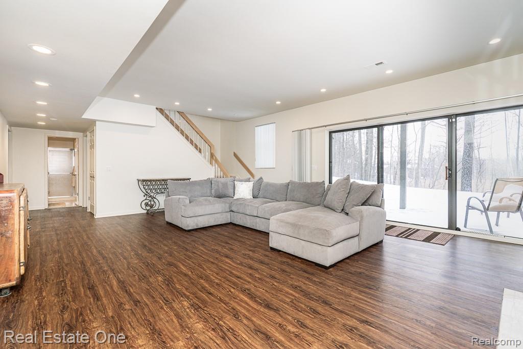 7086 Danbrooke Court, West Bloomfield, MI — Photo 34