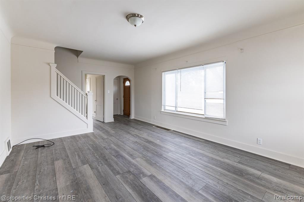 8056 Dawn Drive, Sterling Heights, MI 48314 — Photo 11