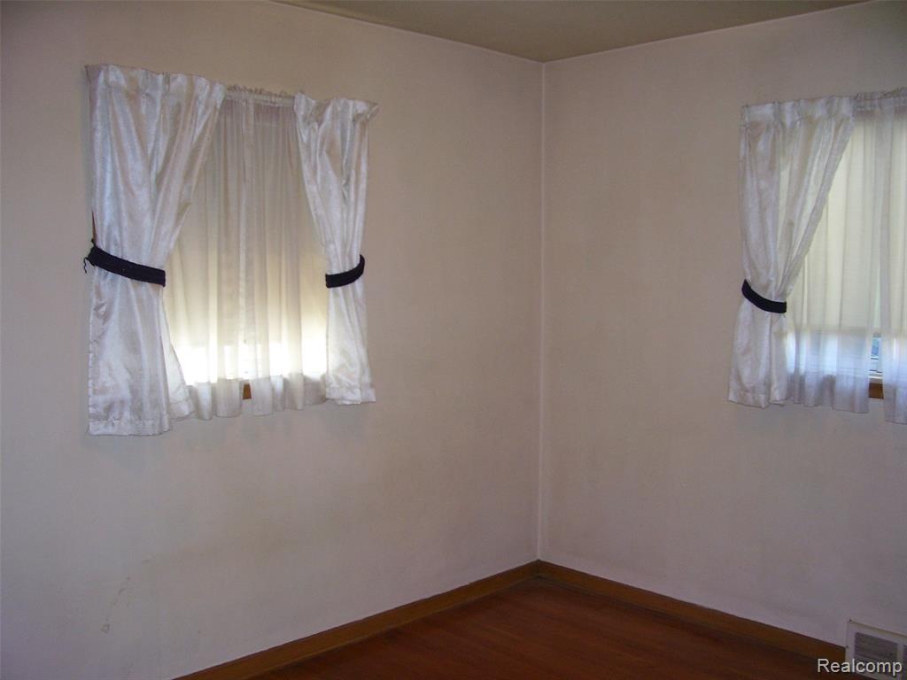 7300 Weingartz, Center Line, MI 48015 — Photo 9