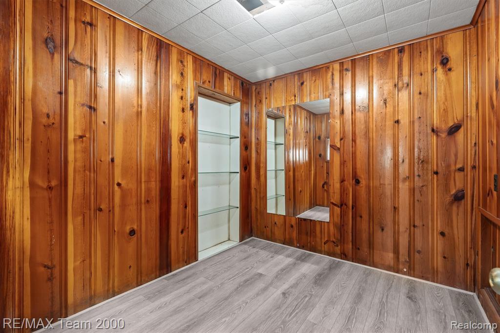 5526 SYLVIA Street, Dearborn Heights, MI 48125 — Photo 12