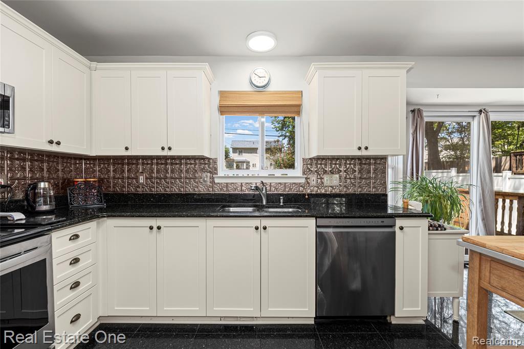 344 N Lake Angelus Road, Auburn Hills, MI 48326 — Photo 21