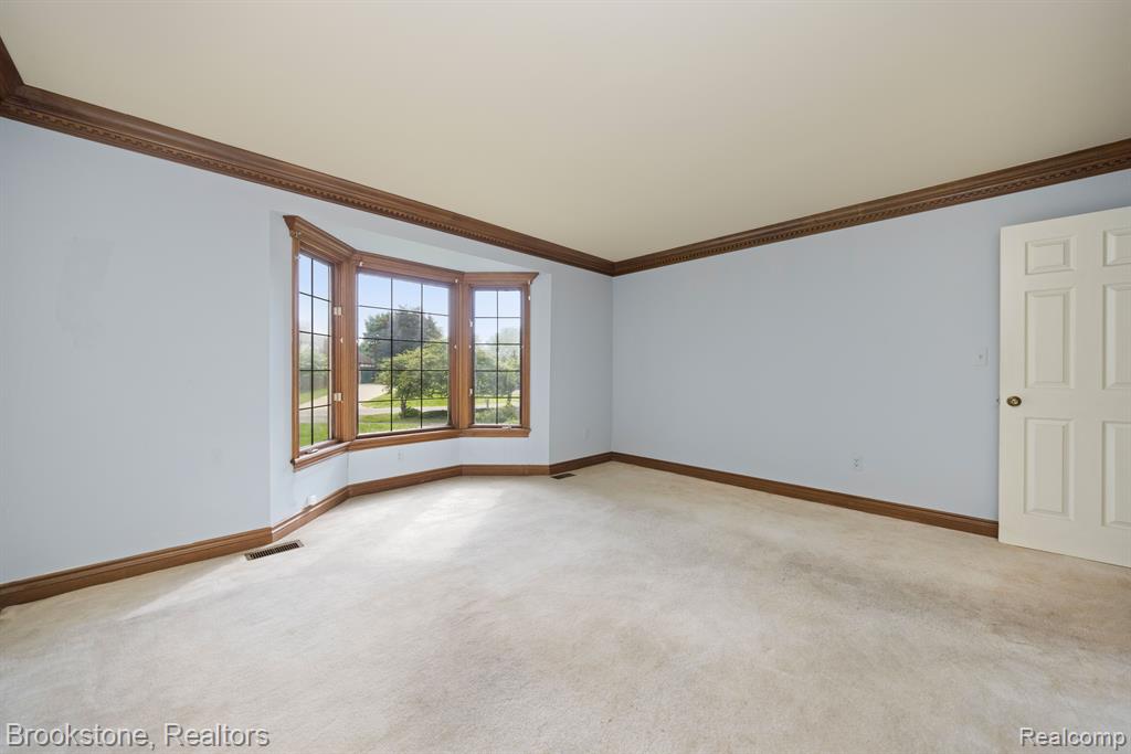 4237 WOODLANDS Lane, Orchard Lake Village, MI 48323 — Photo 18