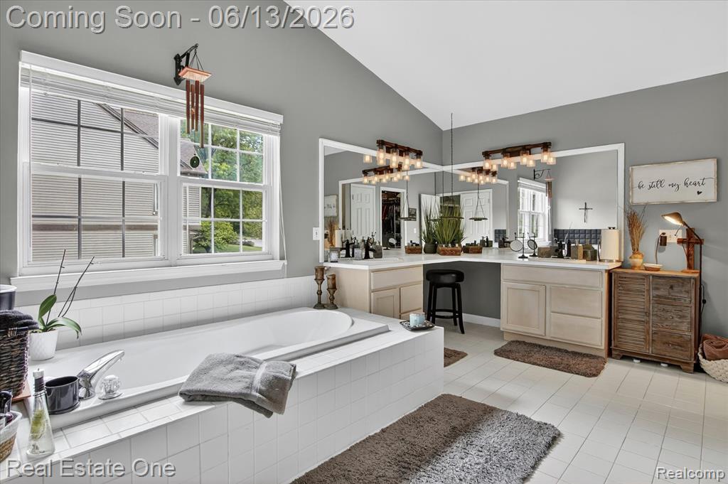 1972 Woodridge Court, Highland, MI — Photo 28
