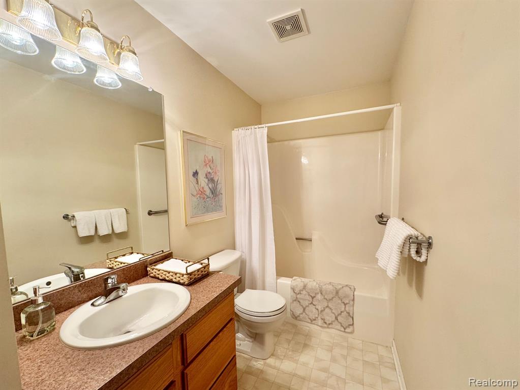 6349 Kings Court, Flushing, MI 48433 — Photo 16