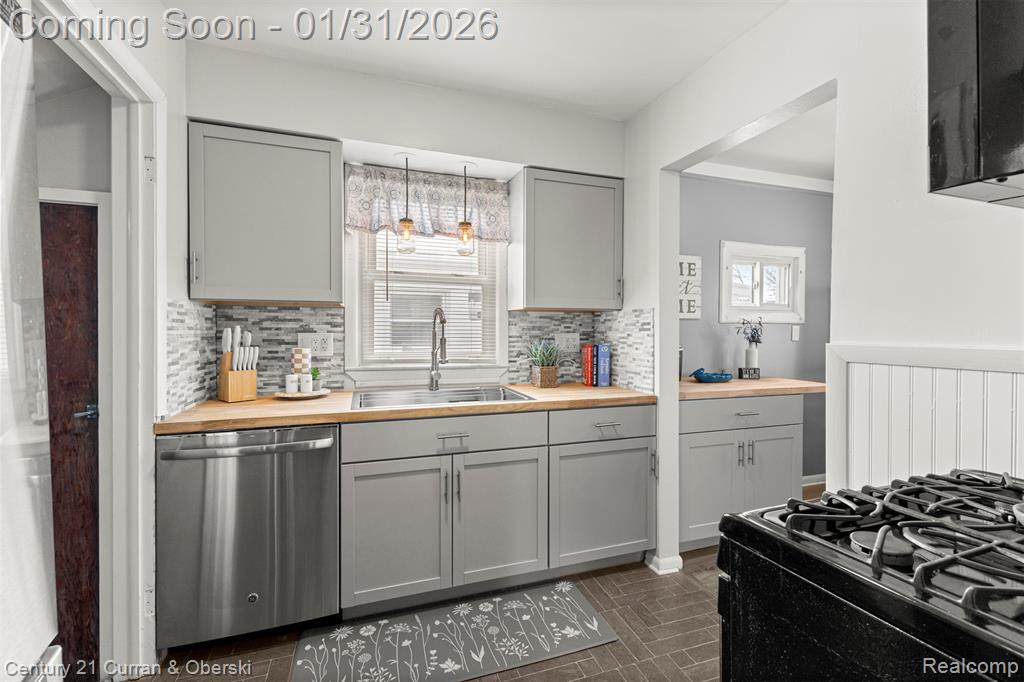 893 Cora Street, Wyandotte, MI 48192 — Photo 9