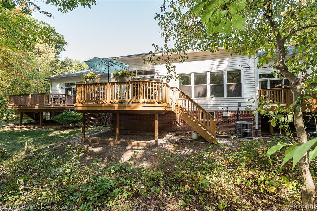 642 Chestnut Drive, Wixom, MI 48393 — Photo 10
