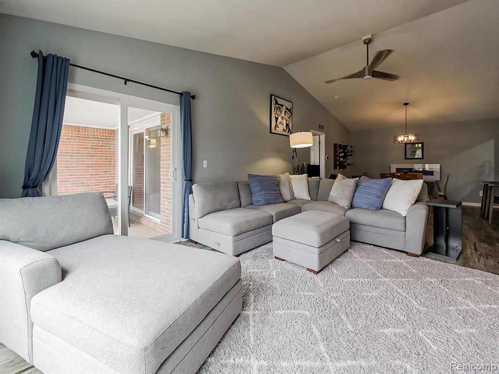 45724 WARWICK Drive, Macomb, MI 48044 — Photo 4
