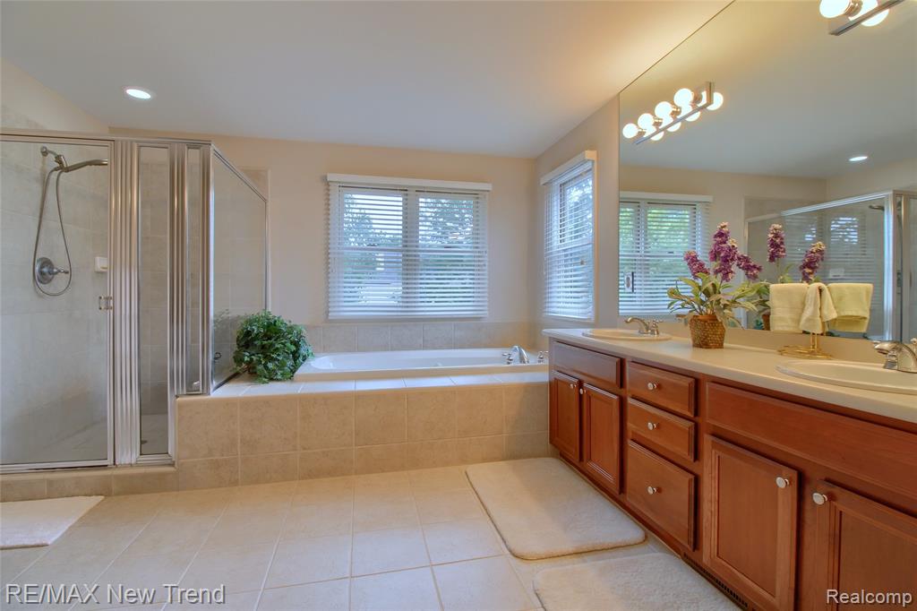 41672 Clemens Circle, Novi, MI 48377 — Photo 28
