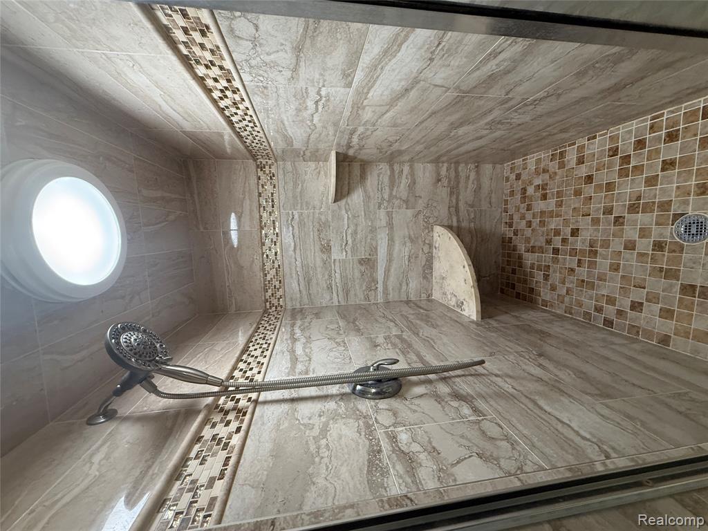 6302 Laurentian Court, Flint, MI 48532 — Photo 23