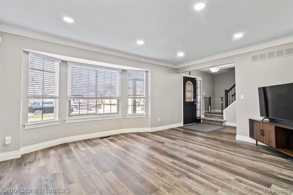 42838 FREEPORT Drive, Sterling Heights, MI 48313 — Photo 10