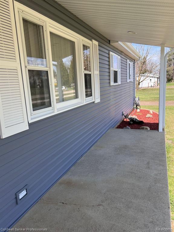 631 Madison Street N, Perry, MI 48872 — Photo 3