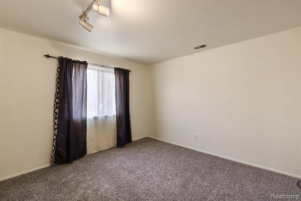8270 CRESTVIEW Drive, C7, Sterling Heights, MI 48312 — Photo 12