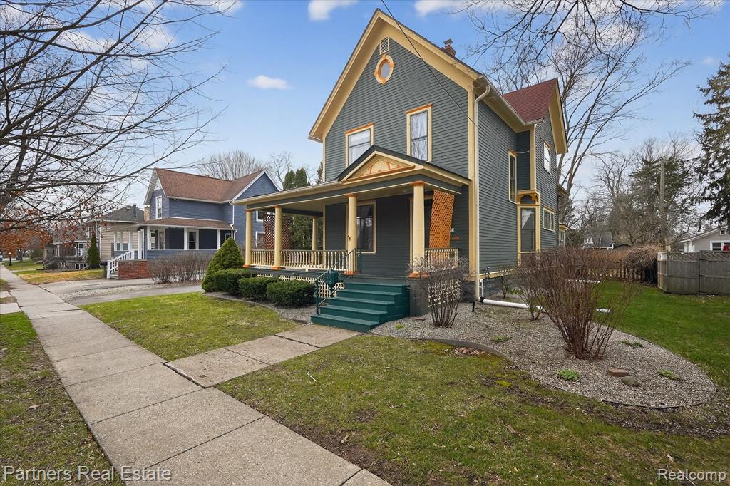 415 W Sibley Street, Howell, MI 48843 — front exterior