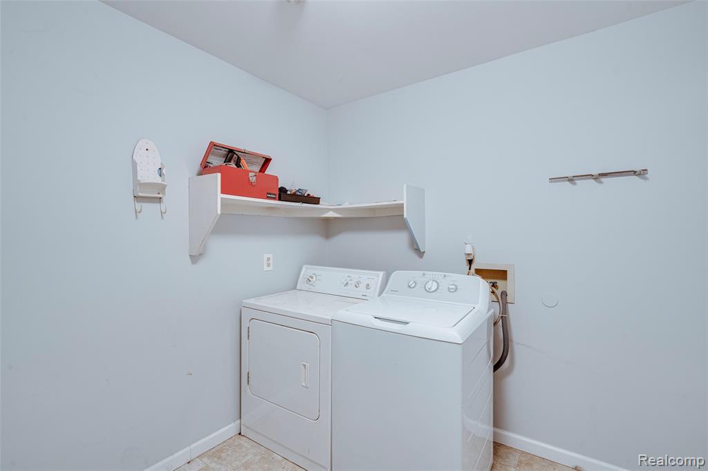 42481 Lilley Pointe Drive, Canton, MI 48187 — Photo 24