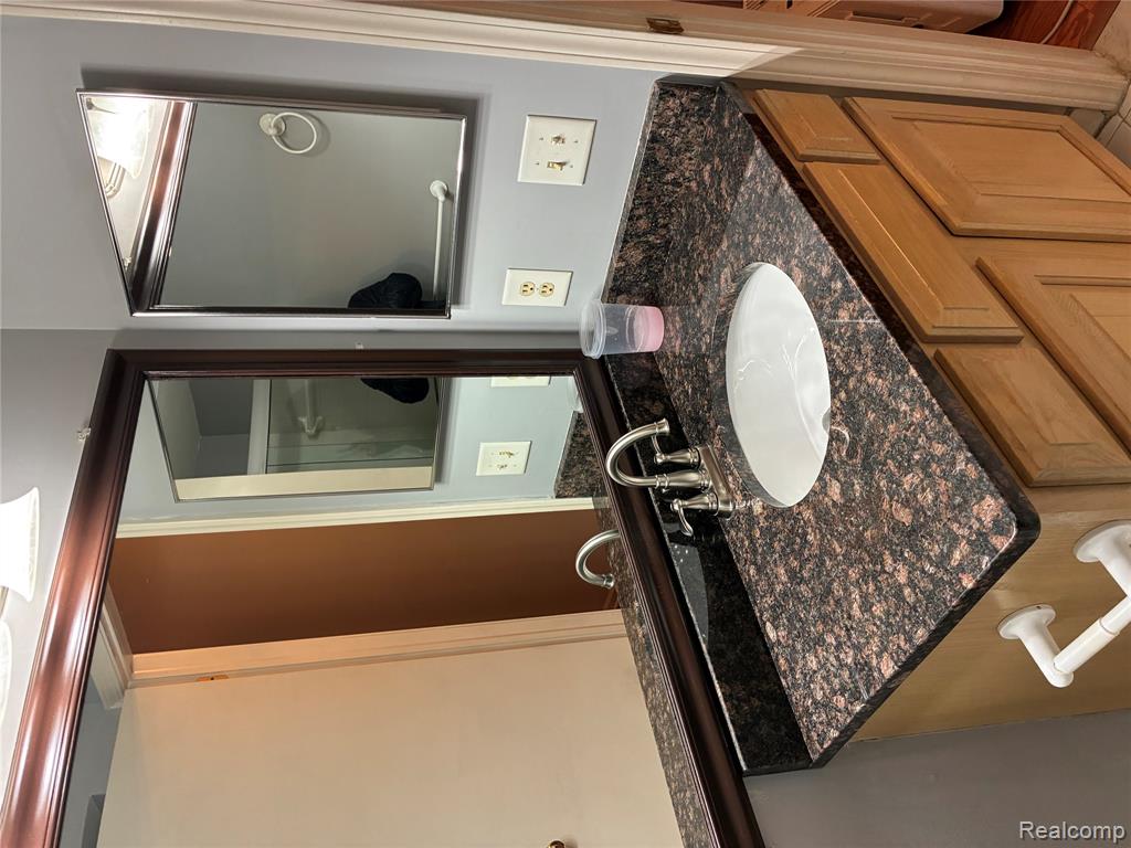 48421 Milonas Drive, Shelby Twp, MI 48315 — Photo 20