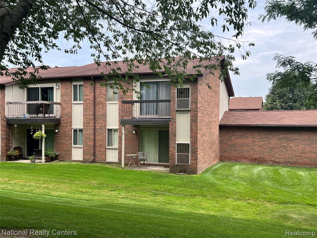 33911 Pondview Circle, Livonia, MI 48152 — Photo 25