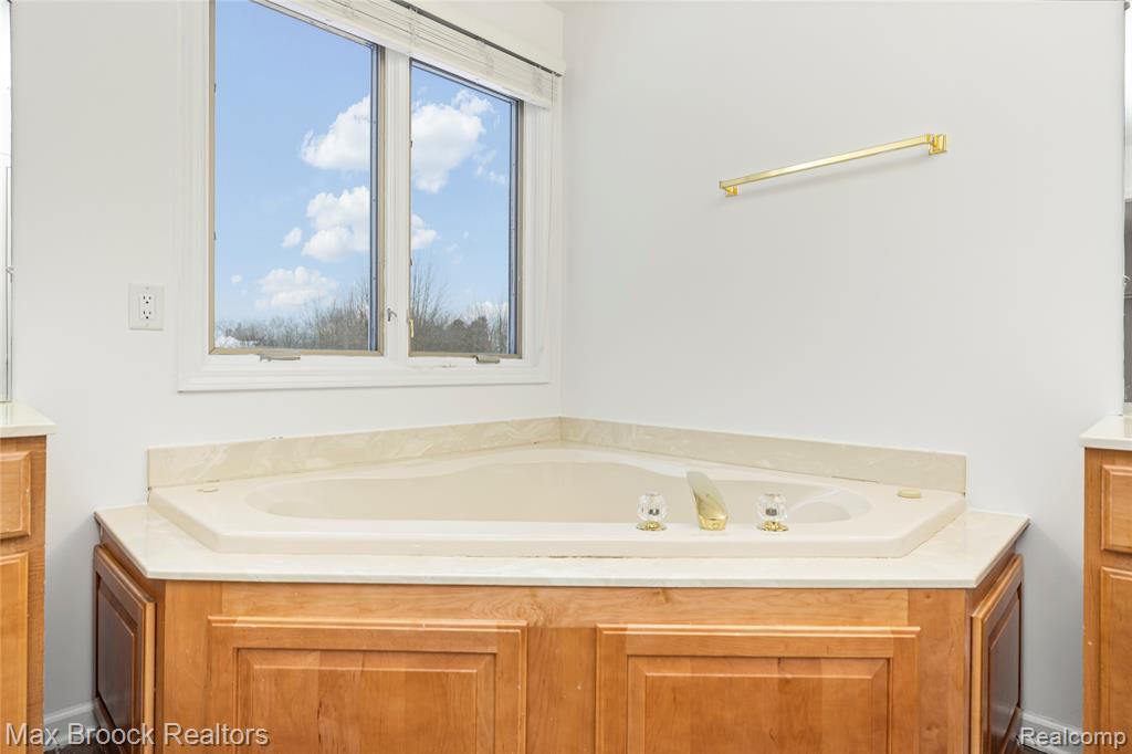 6901 Reed Court, West Bloomfield, MI — Photo 46