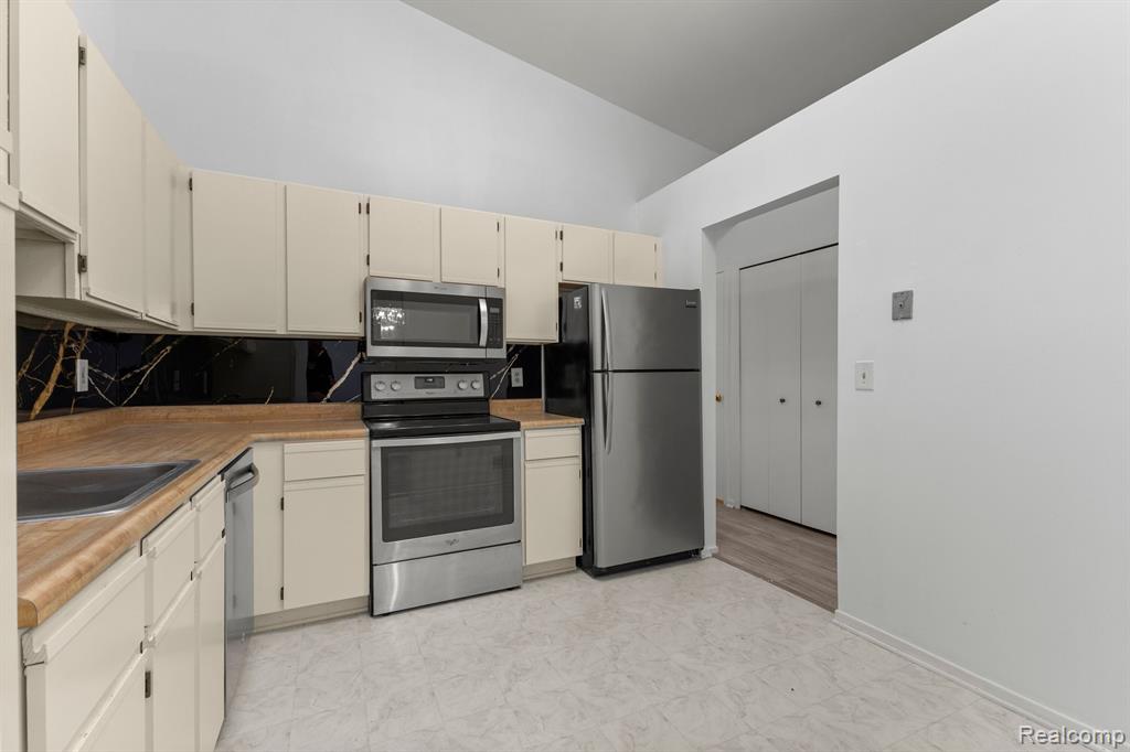 43509 W ARBOR WAY Drive, 170, Canton, MI 48188 — Photo 17
