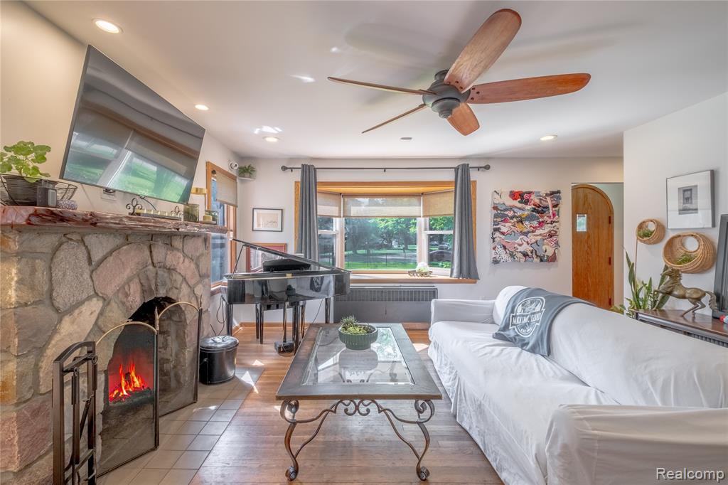 5384 Silverton Drive, Grand Blanc, MI 48439 — Photo 9