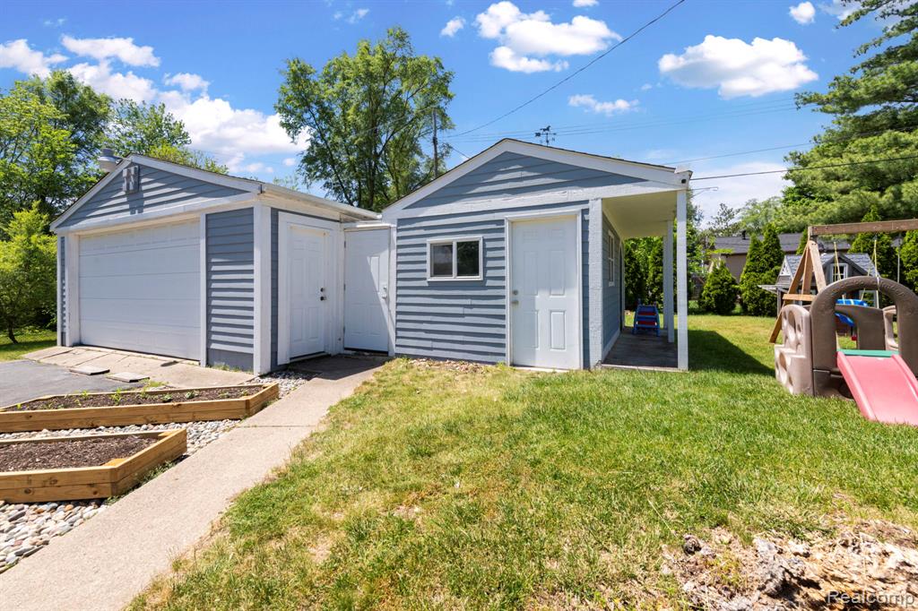 1570 Tamson Street, West Bloomfield, MI 48324 — Photo 35