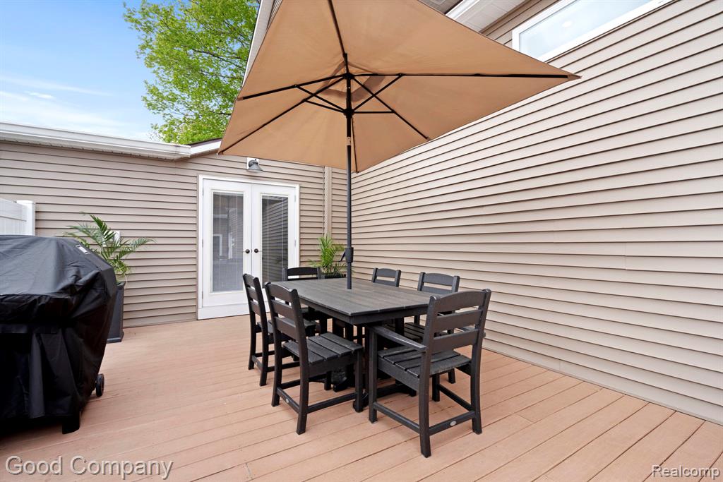 612 N LAKESHORE Drive, Ludington, MI 49431 — Photo 47