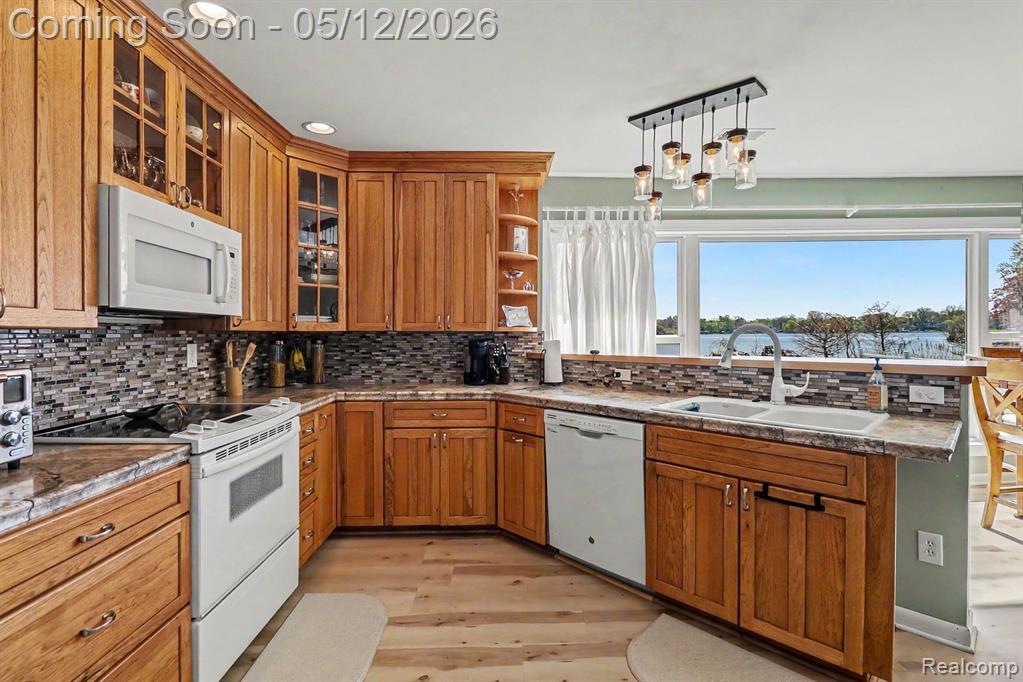 9801 Coledale Court, White Lake, MI — Photo 12