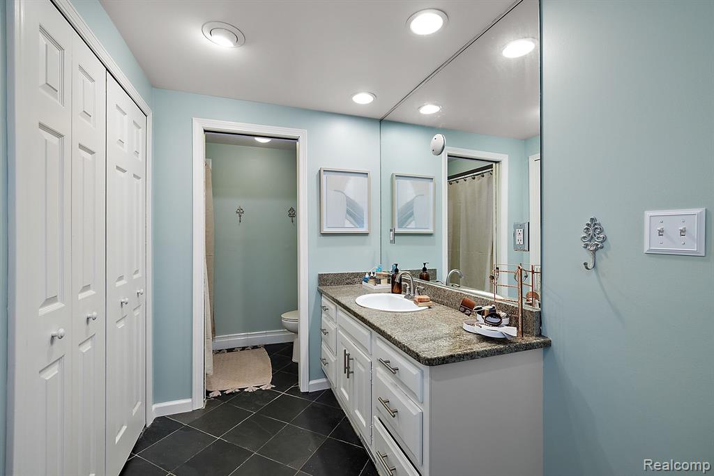 555 Kendry, Bloomfield Hills, MI 48302 — Photo 20